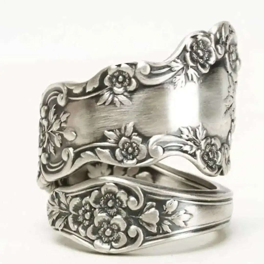 Antique Engraved Flower Pattern Ring